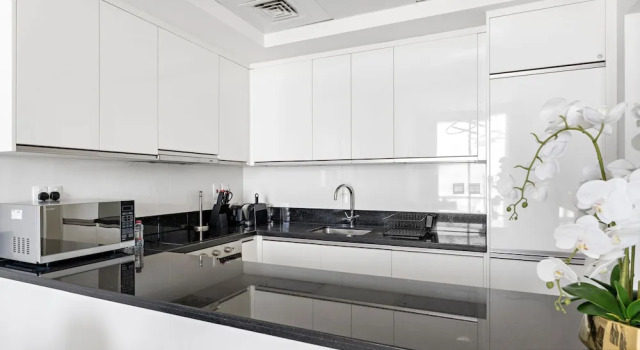 WelHome - Cozy 1BR Apt. in Al Habtoor City Partial Sea View, Забронировать Апартаменты/квартира Отели Дубая с парковкой, Парковка