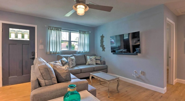 Gulf Breeze Home w/ Pool, Grill & Fire Pit, Забронировать Дом для отпуска Галф-Бриз Панхэндл Флорида