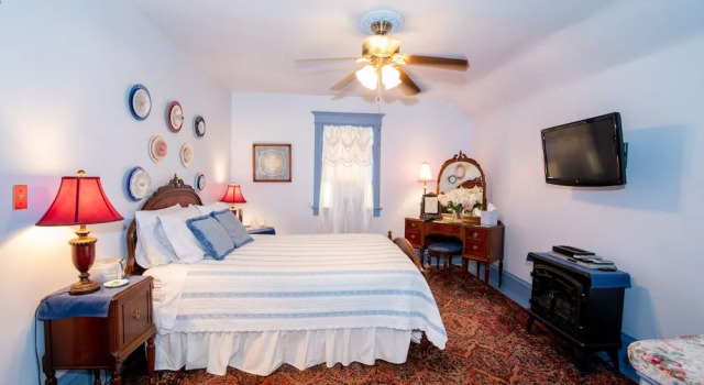 Двухместный коттедж с балконом Garden Gate BnB