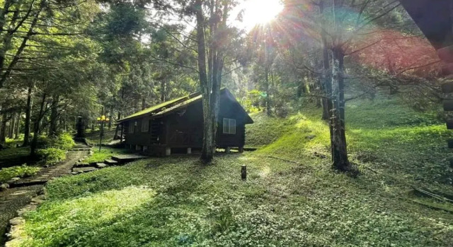 Шале Sun Moon Lake Youth Hostel