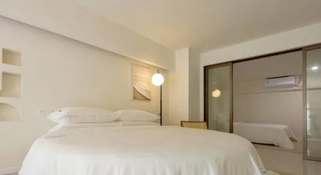 Люкс Ya Hotel (Haikou Riyue Square Duty Free Shop)