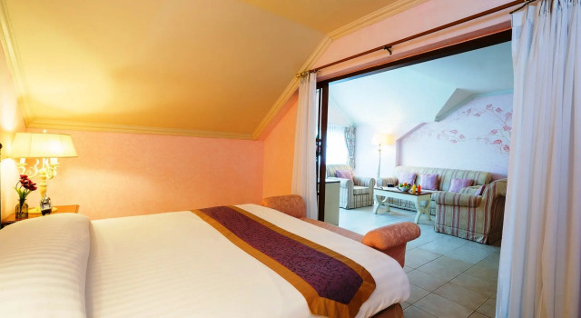 Horseshoe Point Resort