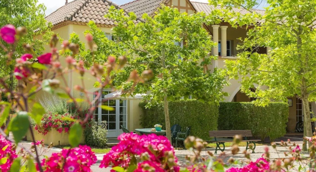 Traditional, Stylish Villa in a Culturally Rich Region, Book Villa Monflanquin Lot-et-Garonne