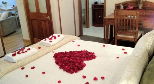 Fernglen Forest Retreat, Rezerwuj Hotel Hotele w Dandenong Ranges z parkingiem, Parking