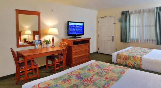 Четырёхместный номер Standard Old Town Inn