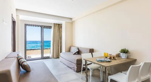 Четырёхместные апартаменты c 1 комнатой Theo Star Beach Hotel