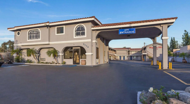 Magnolia Tree Hotel - Near Anaheim Convention Center