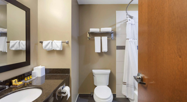 Четырёхместный люкс Best Western PLUS Fort Saskatchewan Inn & Suites