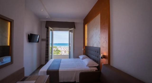 Четырёхместный номер Superior с видом на море Hotel Gabbiano
