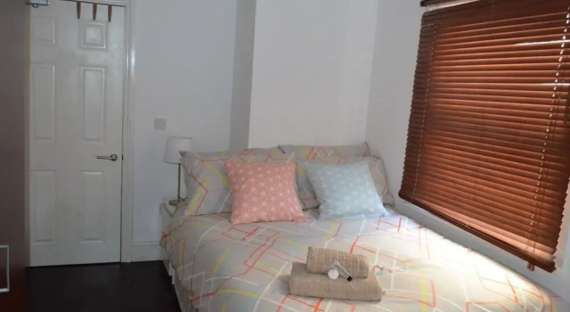 2 Bedrooms En-suite Near Victoria, Забронировать Отель Отели Англии 3 звезды, 3*