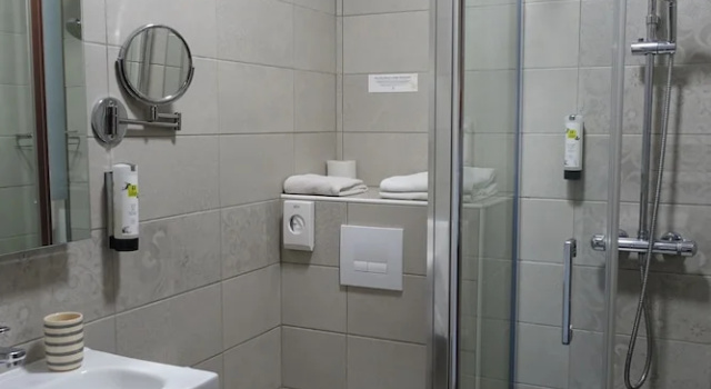 Трёхместный номер Standard Logis Hôtel Emeraude