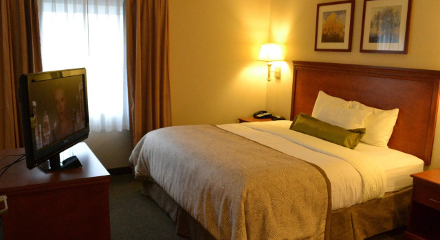 Двухместный люкс Candlewood Suites Kalamazoo by IHG