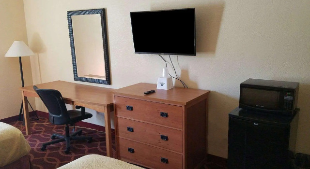 Четырёхместный номер Standard American Inn Evansville East