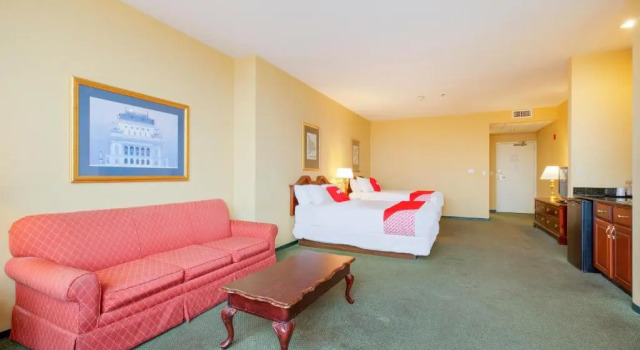 Четырёхместный номер Standard OYO Hotel St. Louis Downtown City Center MO