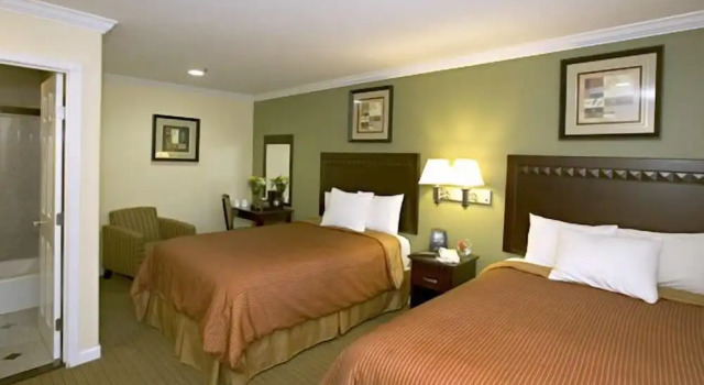 Четырёхместный номер Standard North Bay Inn