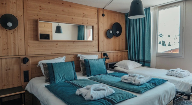 Трёхместный номер Superior с красивым видом из окна Hôtel LEden des Cimes - Vacances Bleues - Belle Plagne 2100