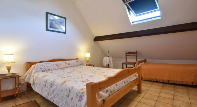 Peaceful Holiday Home in Vignol with Heated Swimming Pool, Buchen Sie Hotel Vignol Morvan