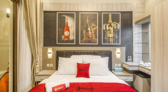 RedDoorz Plus near Gembira Loka Zoo 2, Book Hotel Hotels in Umbulharjo with Parking, Parking