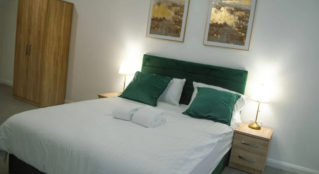 Apartment Sleeps 4 With Private Parking, Book Lejlighed Birmingham West Midlands