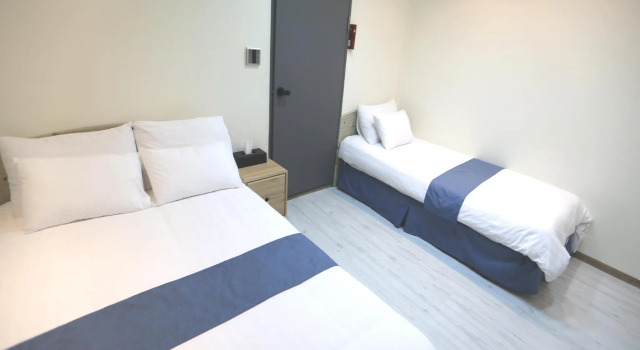 Трёхместный номер Standard Must Stay Hotel Myeongdong