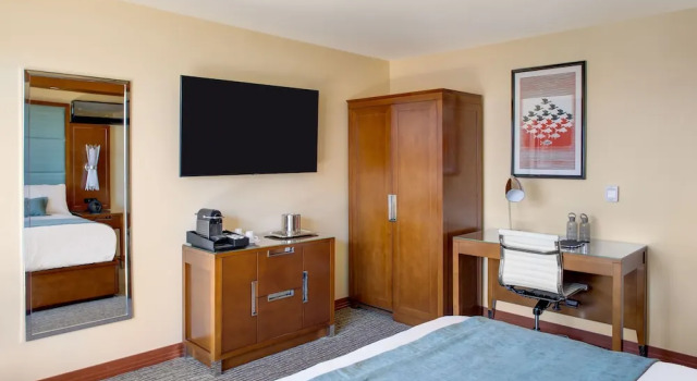 Двухместный номер Deluxe с балконом Cormorant Boutique Hotel