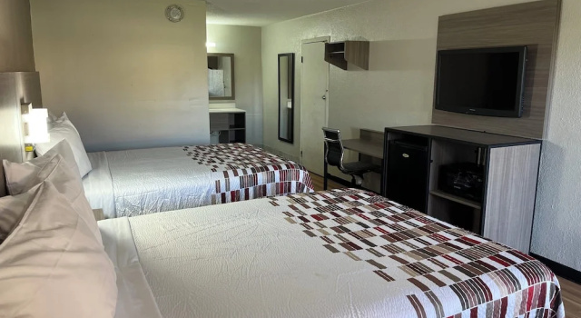 Четырёхместный номер Deluxe Red Roof Inn Memphis - Graceland Airport