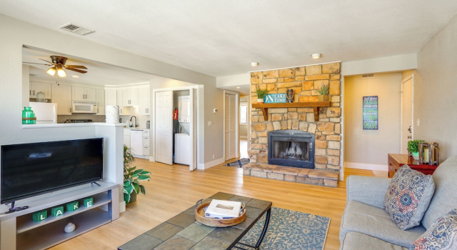Апартаменты с 2 комнатами с балконом Charming Condo w/ Pool Access in Osage Beach!