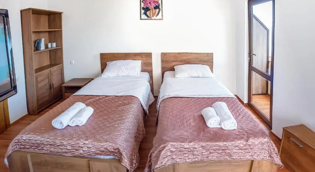 Трёхместный номер Standard с балконом Hotel Mandarinebi