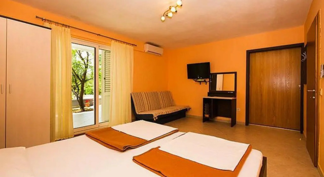 Beautiful apartment with back yard and terrace AE1259 - Apartments Vjenceslava XX
