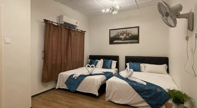 Baba & Charlie Homestay, Забронировать Гостевой дом Отели Малакки с парковкой, рядом с Торговый центр Dataran Pahlawan Melaka Megamall, Парковка