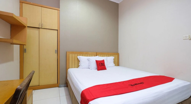 RedDoorz Plus near Simpang Lima