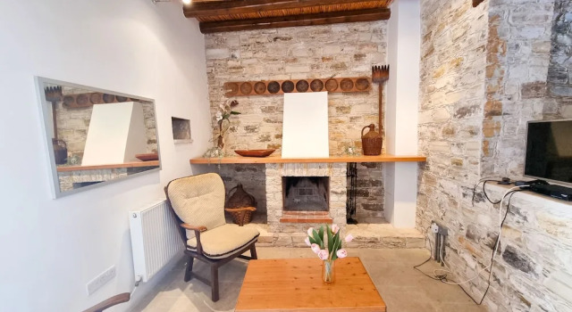 Traditional Village Pool Apartment, Rezervovat Apartmán Levné hotely v Skarinou