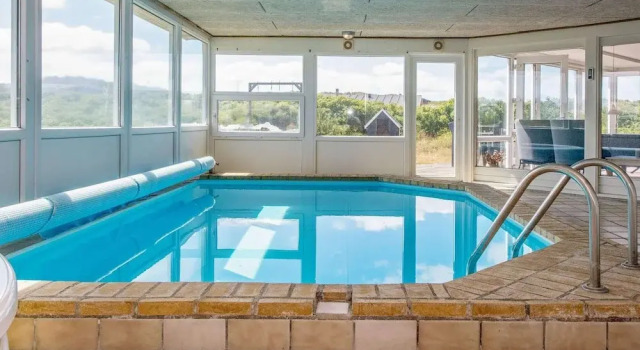 4 Star Holiday Home in Ringkobing, Rezerwuj Dom wakacyjny Domki letniskowe w Vestjylland, Domek