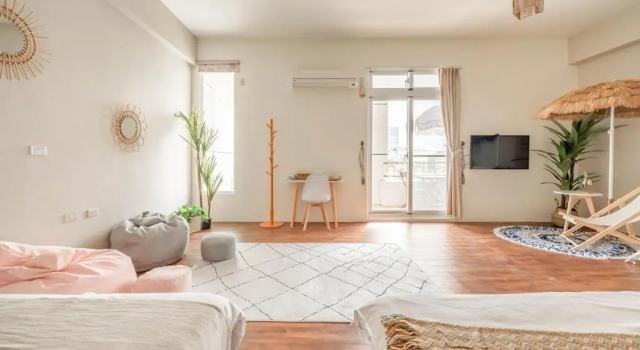Suite familiare con balcone H& 普悠瑪風格旅店 l 近火車站 l 娜娜雅筑