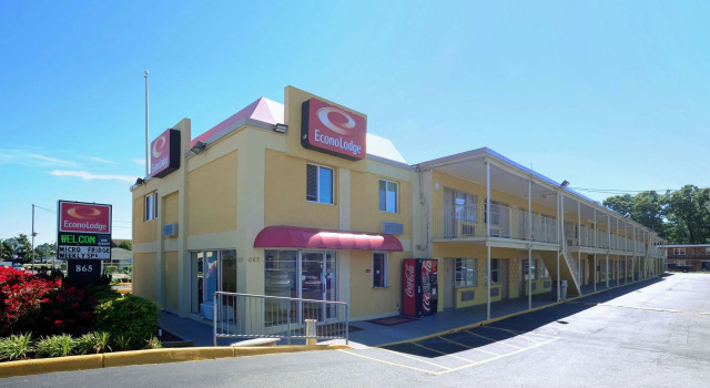 Econo Lodge at Military Circle