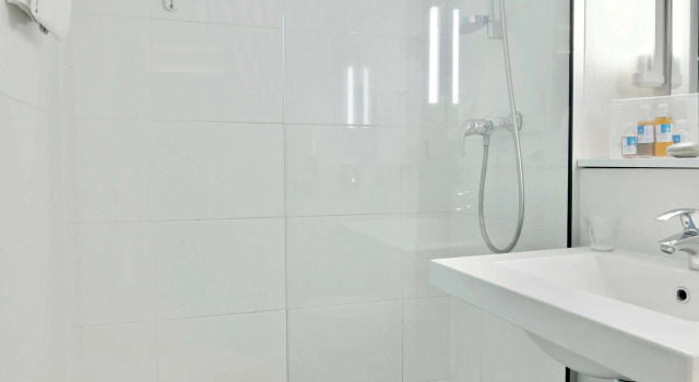 Трёхместный номер Standard Kyriad Lannion-Perros-Guirec