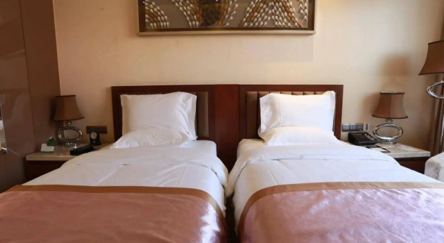 北京骏马国际酒店, Book Hotel Hoteller i Beijing Province med parkering, Parkering