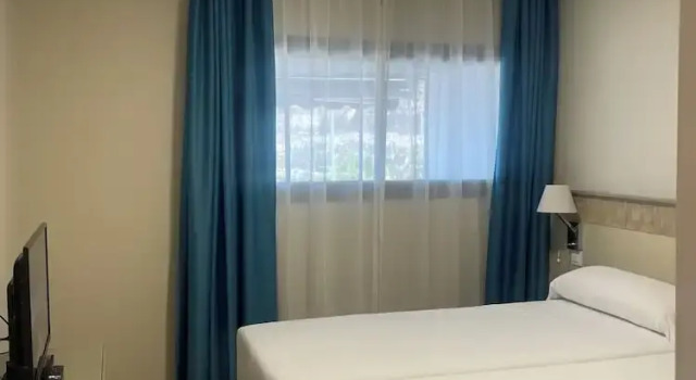 Апартаменты Amadores Beach Apartments