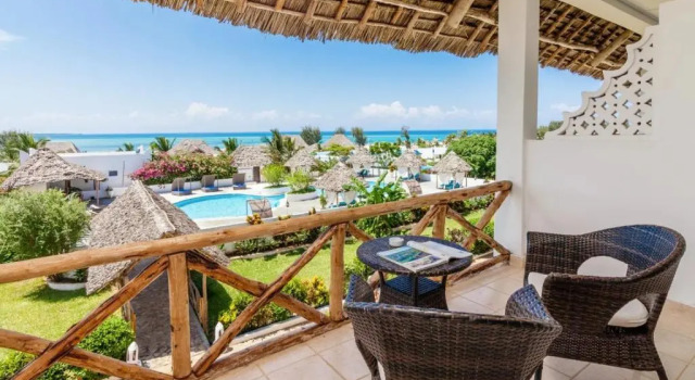 Семейный полулюкс с видом на сад Canary Kendwa Beach Resort