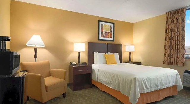 Люкс Days Hotel by Wyndham University Ave SE