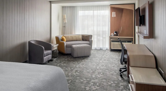 Двухместный номер Standard Courtyard by Marriott Schenectady at Mohawk Harbor
