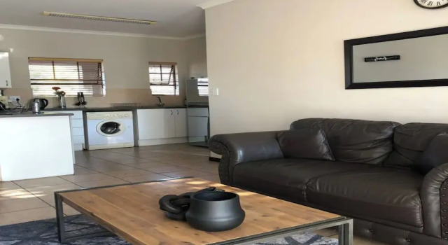 Апартаменты c 1 комнатой с балконом и с видом на сад Apartment in Newcastle Kzn