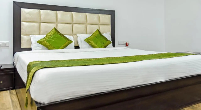Treebo Red Petal Jalandhar, Book Hotel Hoteller i Punjab med parkering, Parkering