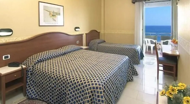 Трёхместный номер Standard с балконом Hotel Grifone