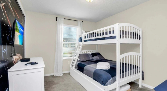 Townhouse w/ Hot Tub Near Disney Sleeps 12