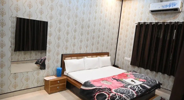 Hotel Awadh Vilas