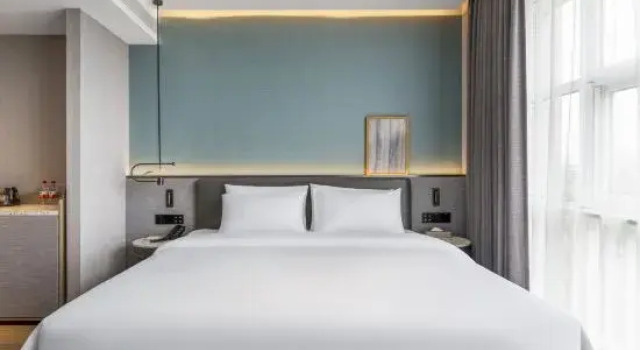 Люкс Deluxe Country Inn & Suites by Radisson Hotel (Hangzhou Tonglu Zhongxin Guangchang)