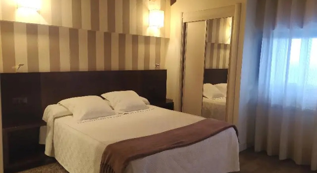 Двухместный номер Superior с балконом Hotel Villa Marrón