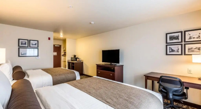 Четырёхместный номер Standard Cobblestone Hotel & Suites - Chippewa Falls