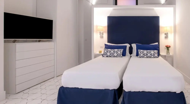 Апартаменты Luxury Luxury Apartment with Garden and Pool